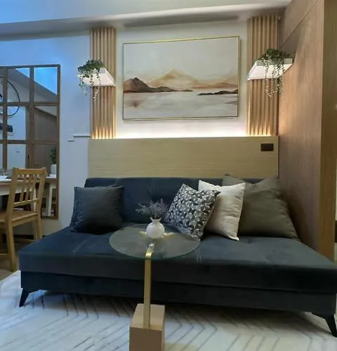 Bloom Modern Elegance Near Naia Bloom B01-1425