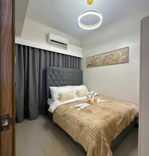 Bloom Modern Elegance Near Naia Bloom B01-1425